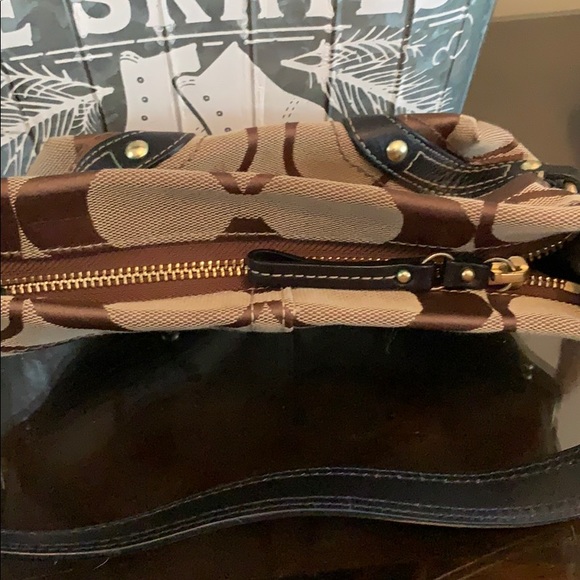 Coach - Picture 5 of 8